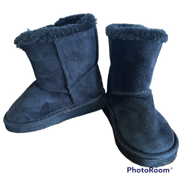 EUC Toddler Girls Cozy button slipper boots - Picture 2 of 6